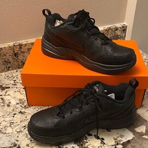 Nike Men’s Black All-Leather Lace-Up Sneakers Air Monarch